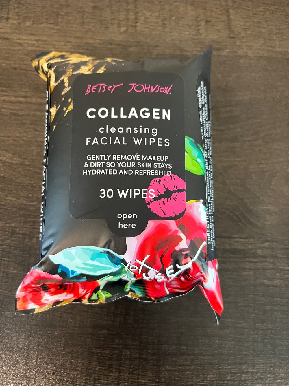 Betsey Johnson Collagen Cleansing Facial Wipes